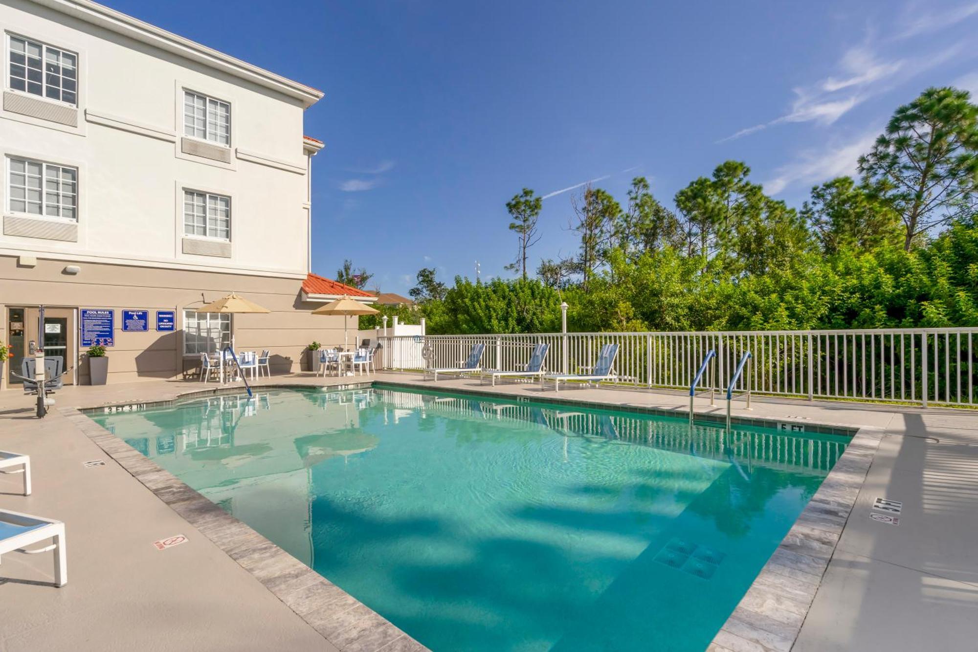 Comfort Inn & Suites Port Charlotte-Punta Gorda Kültér fotó