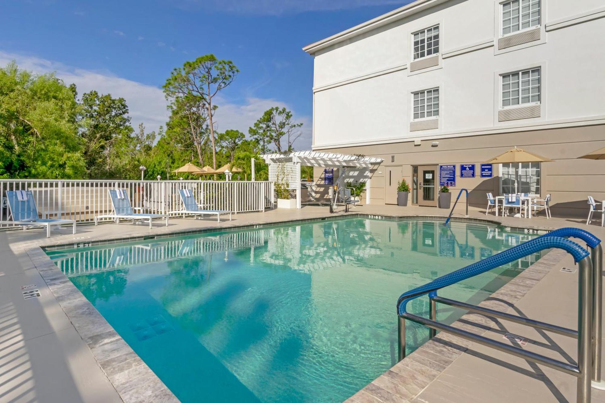 Comfort Inn & Suites Port Charlotte-Punta Gorda Kültér fotó